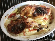Hähnchenkeulen auf Gratin