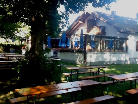 FinsingAlmhütteBiergarten